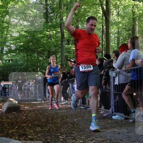 28.09.2025 - 33. Volkslauf durch das schöne Alstertal Strokosch-Dieckow http://msf.ph/oto/8969208 28.09.2025 11:49:34 Ziel 1009, 1599, 1616 meine-sportfotos.de