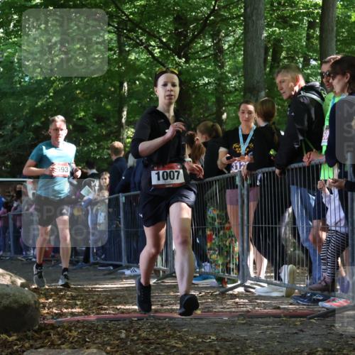 28.09.2025 - 33. Volkslauf durch das schöne Alstertal Strokosch-Dieckow http://msf.ph/oto/8969385 28.09.2025 11:50:08 Ziel 1007, 1593, 3389, 3390 meine-sportfotos.de