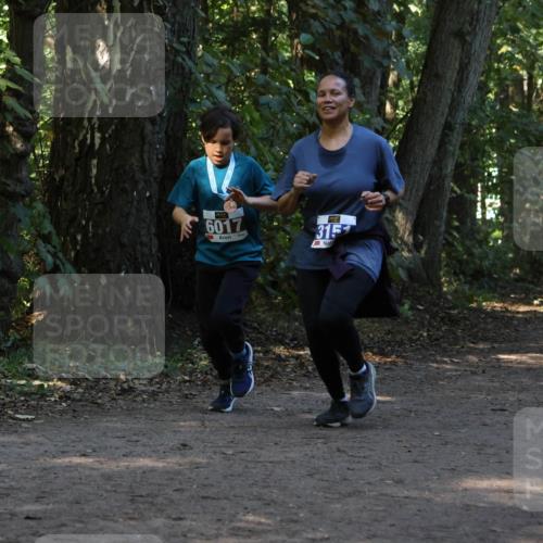 28.09.2025 - 33. Volkslauf durch das schöne Alstertal Strokosch-Dieckow http://msf.ph/oto/8969511 28.09.2025 11:29:19 Laufen 6017, 3147 meine-sportfotos.de