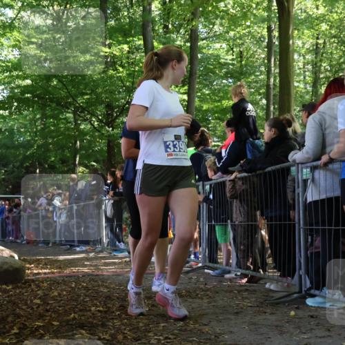 28.09.2025 - 33. Volkslauf durch das schöne Alstertal Strokosch-Dieckow http://msf.ph/oto/8969591 28.09.2025 11:50:17 Ziel 1614, 3389, 3390 meine-sportfotos.de