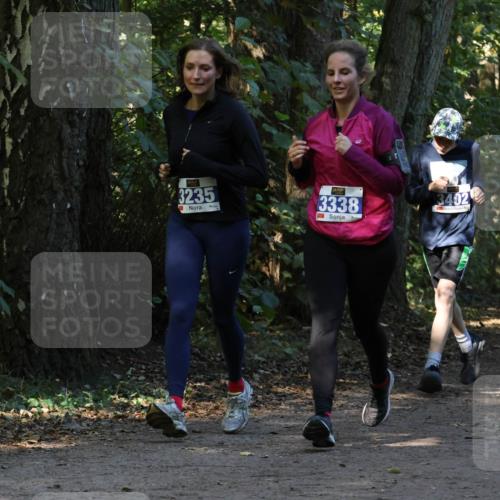 28.09.2025 - 33. Volkslauf durch das schöne Alstertal Strokosch-Dieckow http://msf.ph/oto/8969711 28.09.2025 11:34:35 Laufen 3235, 3338, 3402, 3401 meine-sportfotos.de