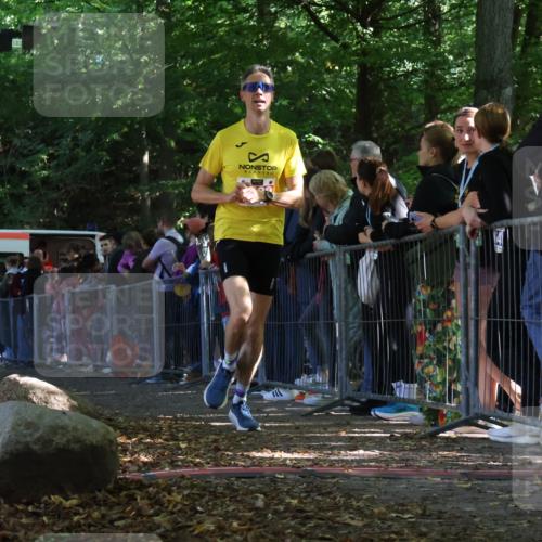 28.09.2025 - 33. Volkslauf durch das schöne Alstertal Strokosch-Dieckow http://msf.ph/oto/8969745 28.09.2025 11:50:33 Ziel 2389 meine-sportfotos.de