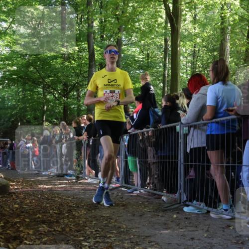 28.09.2025 - 33. Volkslauf durch das schöne Alstertal Strokosch-Dieckow http://msf.ph/oto/8969806 28.09.2025 11:50:34 Ziel 2389, 2995 meine-sportfotos.de