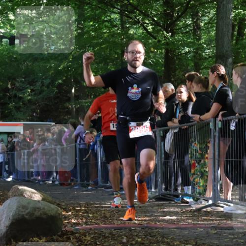 28.09.2025 - 33. Volkslauf durch das schöne Alstertal Strokosch-Dieckow http://msf.ph/oto/8969904 28.09.2025 11:50:42 Ziel 1570, 1864, 2995 meine-sportfotos.de