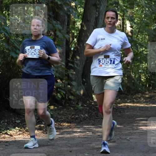 28.09.2025 - 33. Volkslauf durch das schöne Alstertal Strokosch-Dieckow http://msf.ph/oto/8969935 28.09.2025 11:38:20 Laufen 3058, 3057 meine-sportfotos.de