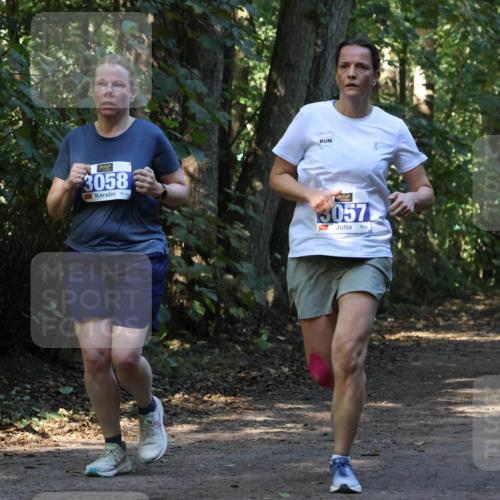 28.09.2025 - 33. Volkslauf durch das schöne Alstertal Strokosch-Dieckow http://msf.ph/oto/8969936 28.09.2025 11:38:20 Laufen 3058, 3057 meine-sportfotos.de