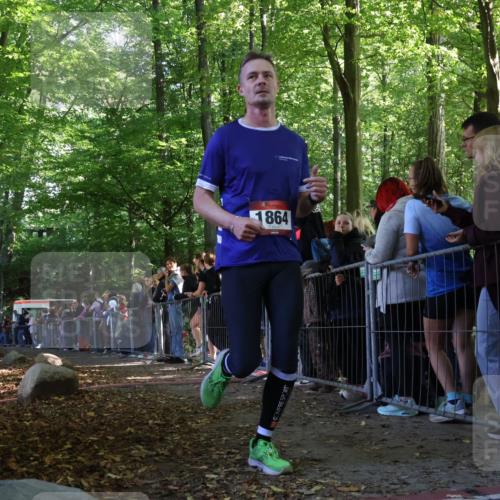 28.09.2025 - 33. Volkslauf durch das schöne Alstertal Strokosch-Dieckow http://msf.ph/oto/8970089 28.09.2025 11:50:52 Ziel 1864 meine-sportfotos.de