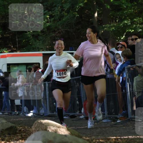 28.09.2025 - 33. Volkslauf durch das schöne Alstertal Strokosch-Dieckow http://msf.ph/oto/8970101 28.09.2025 11:51:07 Ziel 1010 meine-sportfotos.de