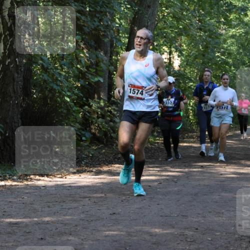28.09.2025 - 33. Volkslauf durch das schöne Alstertal Strokosch-Dieckow http://msf.ph/oto/8970134 28.09.2025 11:43:49 Laufen 1574, 3163, 3153, 3162, 5172 meine-sportfotos.de