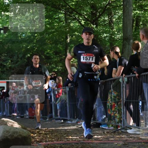 28.09.2025 - 33. Volkslauf durch das schöne Alstertal Strokosch-Dieckow http://msf.ph/oto/8970235 28.09.2025 11:51:20 Ziel 1571, 1638, 2654 meine-sportfotos.de