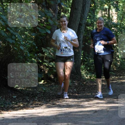 28.09.2025 - 33. Volkslauf durch das schöne Alstertal Strokosch-Dieckow http://msf.ph/oto/8970256 28.09.2025 11:47:15 Laufen 3390, 3389, 2241, 1009 meine-sportfotos.de