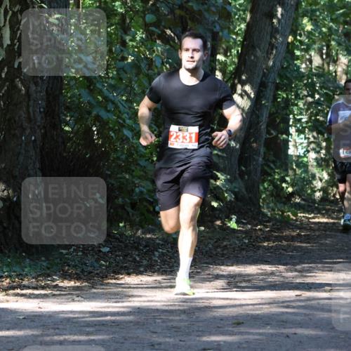 28.09.2025 - 33. Volkslauf durch das schöne Alstertal Strokosch-Dieckow http://msf.ph/oto/8970605 28.09.2025 11:55:38 Laufen 2331, 1680 meine-sportfotos.de