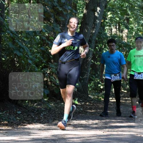28.09.2025 - 33. Volkslauf durch das schöne Alstertal Strokosch-Dieckow http://msf.ph/oto/8970651 28.09.2025 11:56:42 Laufen 3359, 3354 meine-sportfotos.de