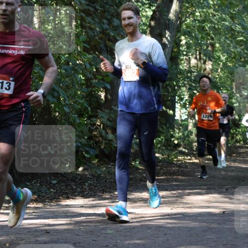 28.09.2025 - 33. Volkslauf durch das schöne Alstertal Strokosch-Dieckow http://msf.ph/oto/8970716 28.09.2025 11:57:43 Laufen 3353, 2402, 1613, 1726, 1828 meine-sportfotos.de