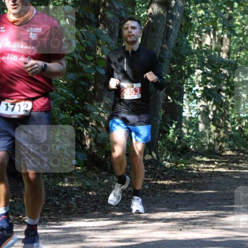 28.09.2025 - 33. Volkslauf durch das schöne Alstertal Strokosch-Dieckow http://msf.ph/oto/8970858 28.09.2025 12:01:33 Laufen 10, 1712, 2453, 675, 165 meine-sportfotos.de