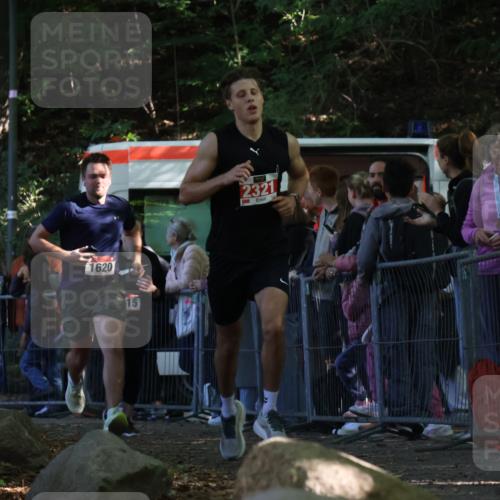 28.09.2025 - 33. Volkslauf durch das schöne Alstertal Strokosch-Dieckow http://msf.ph/oto/8970979 28.09.2025 11:52:50 Ziel 1015, 1620, 2321 meine-sportfotos.de