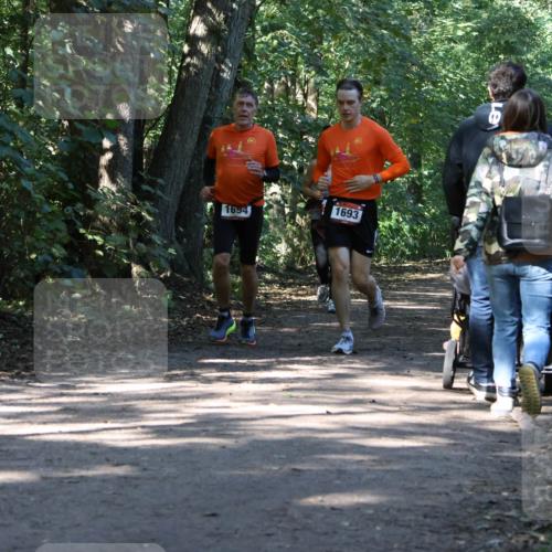 28.09.2025 - 33. Volkslauf durch das schöne Alstertal Strokosch-Dieckow http://msf.ph/oto/8971107 28.09.2025 12:07:31 Laufen 1693, 1694 meine-sportfotos.de