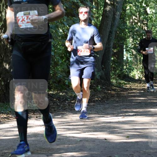 28.09.2025 - 33. Volkslauf durch das schöne Alstertal Strokosch-Dieckow http://msf.ph/oto/8971536 28.09.2025 12:16:01 Laufen 234, 2225, 2280 meine-sportfotos.de