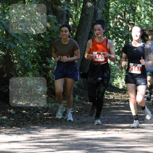 28.09.2025 - 33. Volkslauf durch das schöne Alstertal Strokosch-Dieckow http://msf.ph/oto/8971552 28.09.2025 12:16:13 Laufen 2140, 2141, 197 meine-sportfotos.de