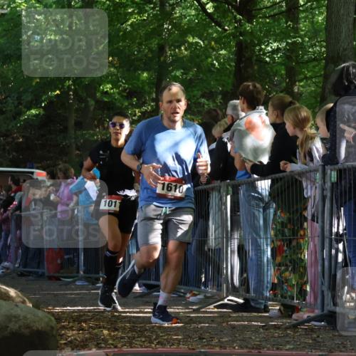 28.09.2025 - 33. Volkslauf durch das schöne Alstertal Strokosch-Dieckow http://msf.ph/oto/8971799 28.09.2025 11:54:28 Ziel 1011, 1017, 1610, 1637, 1679, 1698, 2635 meine-sportfotos.de