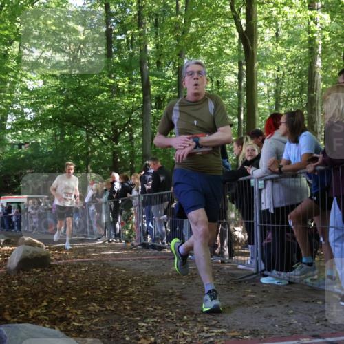 28.09.2025 - 33. Volkslauf durch das schöne Alstertal Strokosch-Dieckow http://msf.ph/oto/8972305 28.09.2025 11:55:49 Ziel 1608, 1626, 2348 meine-sportfotos.de