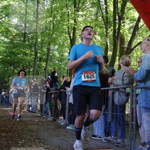 28.09.2025 - 33. Volkslauf durch das schöne Alstertal Strokosch-Dieckow http://msf.ph/oto/8972335 28.09.2025 11:56:16 Ziel 1625, 1653, 2475, 3084, 3085 meine-sportfotos.de