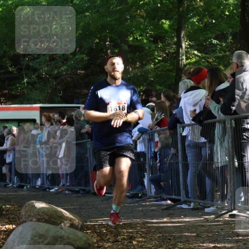 28.09.2025 - 33. Volkslauf durch das schöne Alstertal Strokosch-Dieckow http://msf.ph/oto/8972362 28.09.2025 11:56:44 Ziel 1618 meine-sportfotos.de