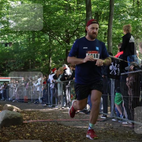 28.09.2025 - 33. Volkslauf durch das schöne Alstertal Strokosch-Dieckow http://msf.ph/oto/8972365 28.09.2025 11:56:46 Ziel 1618, 1633 meine-sportfotos.de
