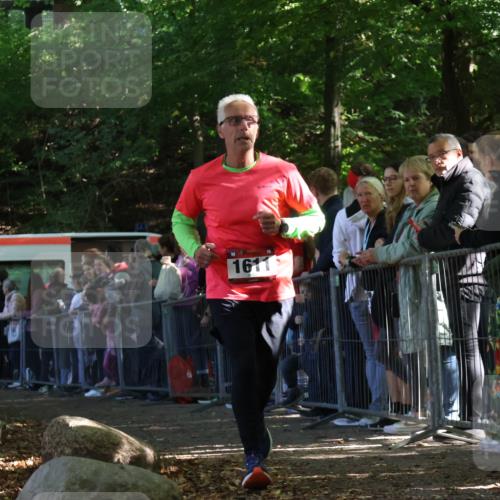 28.09.2025 - 33. Volkslauf durch das schöne Alstertal Strokosch-Dieckow http://msf.ph/oto/8972400 28.09.2025 11:57:39 Ziel 1611 meine-sportfotos.de