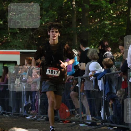 28.09.2025 - 33. Volkslauf durch das schöne Alstertal Strokosch-Dieckow http://msf.ph/oto/8972445 28.09.2025 11:58:33 Ziel 1027, 1617 meine-sportfotos.de