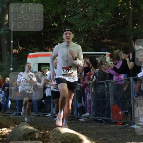 28.09.2025 - 33. Volkslauf durch das schöne Alstertal Strokosch-Dieckow http://msf.ph/oto/8972486 28.09.2025 11:59:15 Ziel 1591, 1779, 2515 meine-sportfotos.de