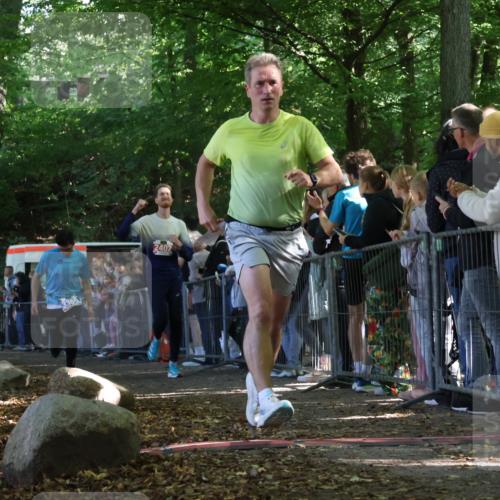 28.09.2025 - 33. Volkslauf durch das schöne Alstertal Strokosch-Dieckow http://msf.ph/oto/8972505 28.09.2025 11:59:39 Ziel 1775, 2402, 2419, 3359 meine-sportfotos.de