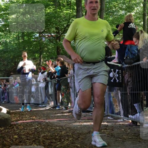 28.09.2025 - 33. Volkslauf durch das schöne Alstertal Strokosch-Dieckow http://msf.ph/oto/8972507 28.09.2025 11:59:40 Ziel 1775, 2402, 2419, 3359 meine-sportfotos.de