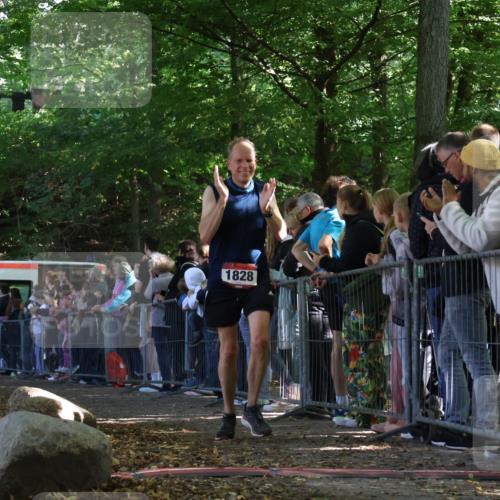 28.09.2025 - 33. Volkslauf durch das schöne Alstertal Strokosch-Dieckow http://msf.ph/oto/8972535 28.09.2025 12:00:03 Ziel 1029, 1651, 1661, 1828 meine-sportfotos.de