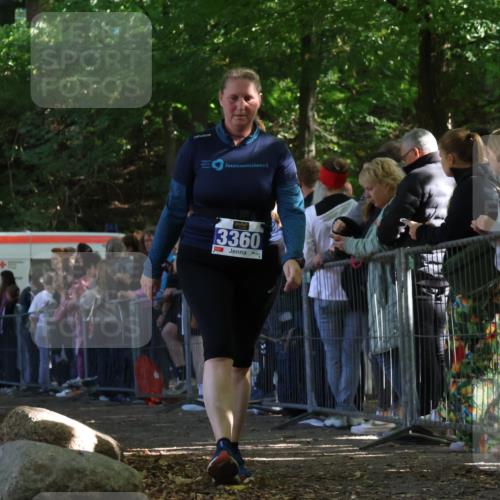 28.09.2025 - 33. Volkslauf durch das schöne Alstertal Strokosch-Dieckow http://msf.ph/oto/8972574 28.09.2025 12:00:43 Ziel 1025, 2446, 3360 meine-sportfotos.de