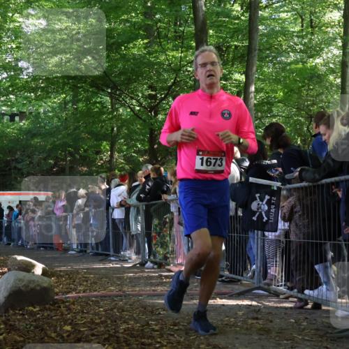 28.09.2025 - 33. Volkslauf durch das schöne Alstertal Strokosch-Dieckow http://msf.ph/oto/8972657 28.09.2025 12:02:48 Ziel 1673 meine-sportfotos.de