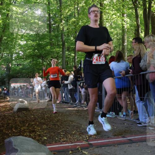 28.09.2025 - 33. Volkslauf durch das schöne Alstertal Strokosch-Dieckow http://msf.ph/oto/8972692 28.09.2025 12:03:23 Ziel 1032, 1060, 2149, 2276 meine-sportfotos.de