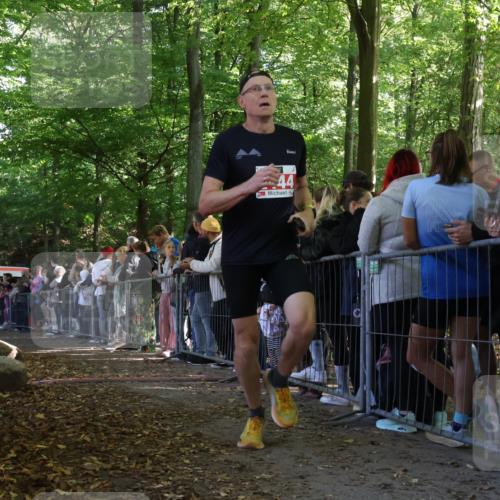 28.09.2025 - 33. Volkslauf durch das schöne Alstertal Strokosch-Dieckow http://msf.ph/oto/8972756 28.09.2025 12:04:15 Ziel 1044, 2444 meine-sportfotos.de