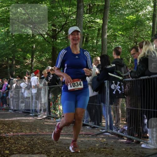 28.09.2025 - 33. Volkslauf durch das schöne Alstertal Strokosch-Dieckow http://msf.ph/oto/8972796 28.09.2025 12:05:10 Ziel 1034 meine-sportfotos.de