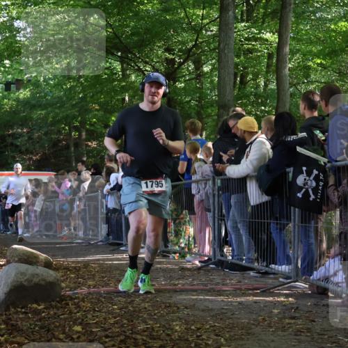28.09.2025 - 33. Volkslauf durch das schöne Alstertal Strokosch-Dieckow http://msf.ph/oto/8972804 28.09.2025 12:05:23 Ziel 1795, 2109, 2110, 2622 meine-sportfotos.de