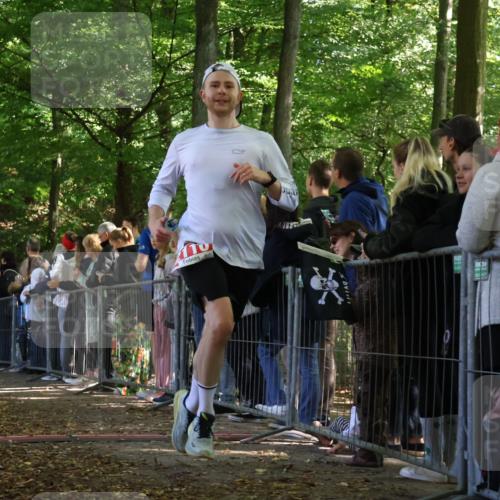 28.09.2025 - 33. Volkslauf durch das schöne Alstertal Strokosch-Dieckow http://msf.ph/oto/8972809 28.09.2025 12:05:26 Ziel 1688, 2109, 2110, 2385, 2622 meine-sportfotos.de
