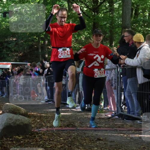 28.09.2025 - 33. Volkslauf durch das schöne Alstertal Strokosch-Dieckow http://msf.ph/oto/8972850 28.09.2025 12:06:04 Ziel 1650, 2014, 2041, 2524, 2633 meine-sportfotos.de