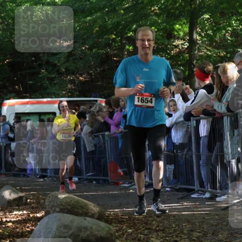 28.09.2025 - 33. Volkslauf durch das schöne Alstertal Strokosch-Dieckow http://msf.ph/oto/8972893 28.09.2025 12:06:50 Ziel 1039, 1654 meine-sportfotos.de