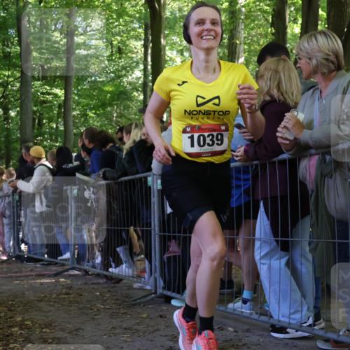 28.09.2025 - 33. Volkslauf durch das schöne Alstertal Strokosch-Dieckow http://msf.ph/oto/8972903 28.09.2025 12:06:56 Ziel 1039, 2339 meine-sportfotos.de