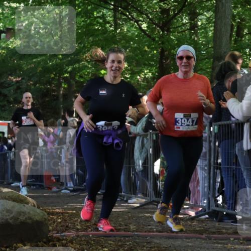 28.09.2025 - 33. Volkslauf durch das schöne Alstertal Strokosch-Dieckow http://msf.ph/oto/8972936 28.09.2025 12:07:42 Ziel 1099, 2062, 2598, 3947, 3953 meine-sportfotos.de