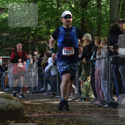 28.09.2025 - 33. Volkslauf durch das schöne Alstertal Strokosch-Dieckow http://msf.ph/oto/8972972 28.09.2025 12:08:14 Ziel 1677, 1684, 2429 meine-sportfotos.de