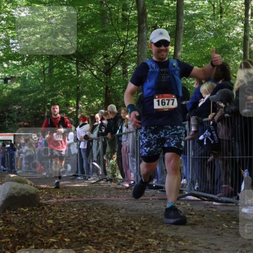 28.09.2025 - 33. Volkslauf durch das schöne Alstertal Strokosch-Dieckow http://msf.ph/oto/8972974 28.09.2025 12:08:15 Ziel 1677, 1684, 2429 meine-sportfotos.de
