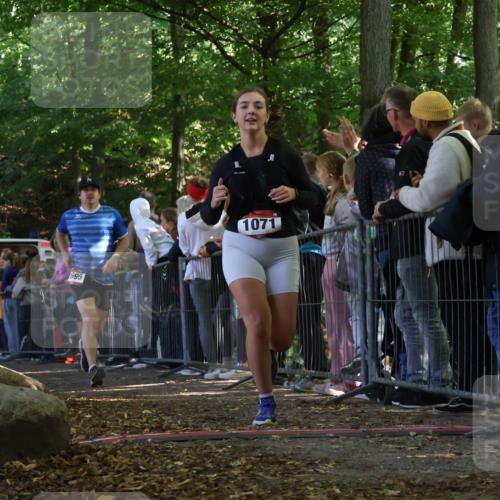 28.09.2025 - 33. Volkslauf durch das schöne Alstertal Strokosch-Dieckow http://msf.ph/oto/8973015 28.09.2025 12:09:14 Ziel 1071, 1695 meine-sportfotos.de
