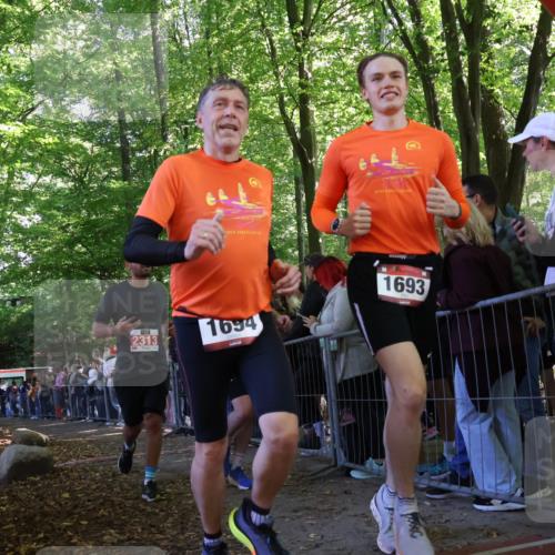 28.09.2025 - 33. Volkslauf durch das schöne Alstertal Strokosch-Dieckow http://msf.ph/oto/8973046 28.09.2025 12:10:07 Ziel 1693, 1694, 2311, 2313 meine-sportfotos.de