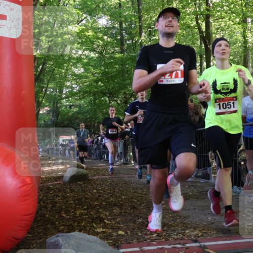 28.09.2025 - 33. Volkslauf durch das schöne Alstertal Strokosch-Dieckow http://msf.ph/oto/8973060 28.09.2025 12:10:24 Ziel 1064, 1722, 2135, 2216, 2271, 2305, 2307, 2588 meine-sportfotos.de